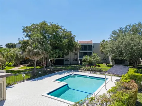200 Lakeview Drive Weston FL 33326