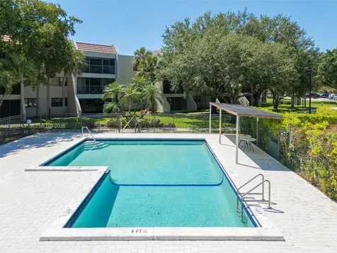 200 Lakeview Drive Weston FL 33326