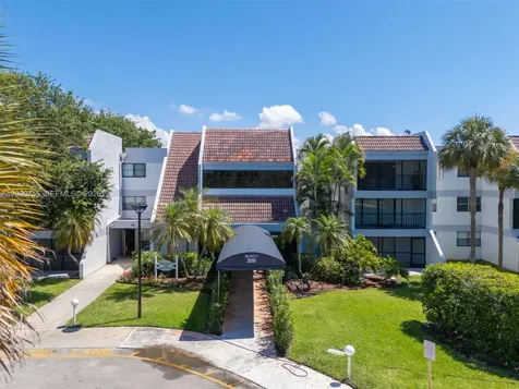 200 Lakeview Drive Weston FL 33326
