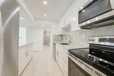 200 Lakeview Drive Weston FL 33326