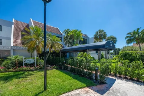 200 Lakeview Drive Weston FL 33326