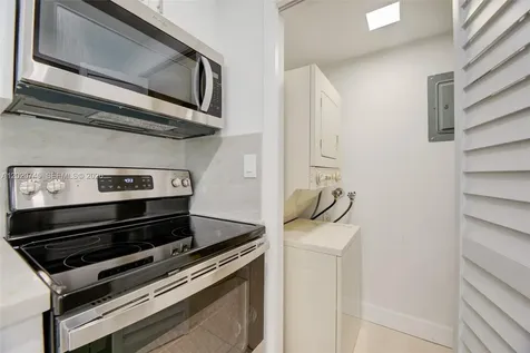 200 Lakeview Drive Weston FL 33326