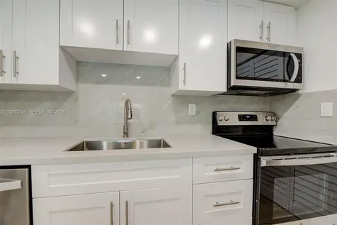 200 Lakeview Drive Weston FL 33326