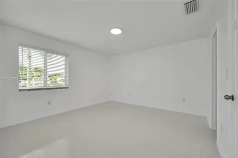 6720 NW 174th Terrace Hialeah FL 33015