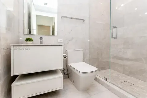 18501 E Collins Sunny Isles Beach FL 33160