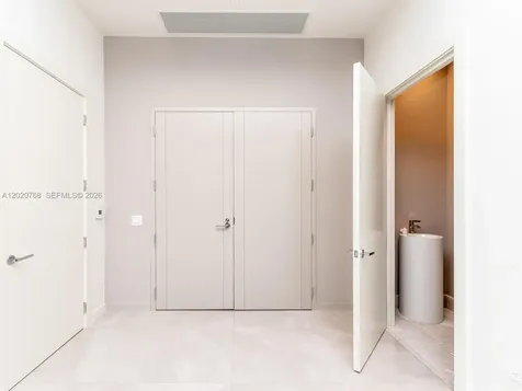 18501 E Collins Sunny Isles Beach FL 33160
