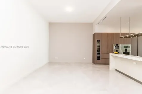 18501 E Collins Sunny Isles Beach FL 33160