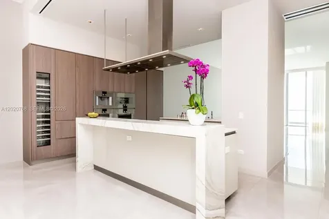 18501 E Collins Sunny Isles Beach FL 33160