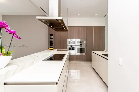 18501 E Collins Sunny Isles Beach FL 33160
