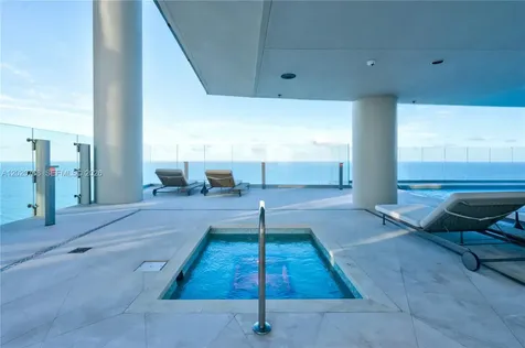 18501 E Collins Sunny Isles Beach FL 33160