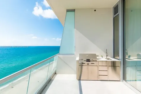 18501 E Collins Sunny Isles Beach FL 33160