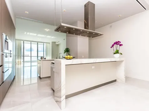 18501 E Collins Sunny Isles Beach FL 33160