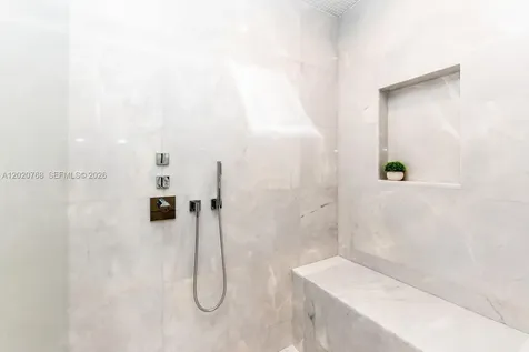 18501 E Collins Sunny Isles Beach FL 33160