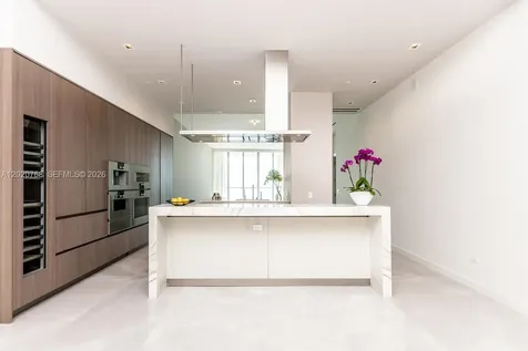 18501 E Collins Sunny Isles Beach FL 33160