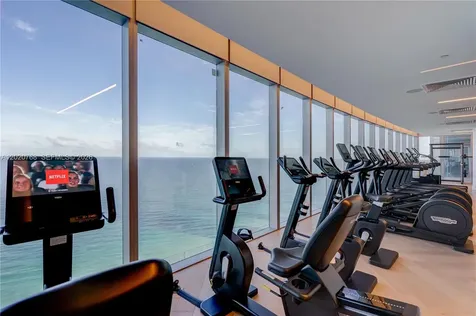 18501 E Collins Sunny Isles Beach FL 33160