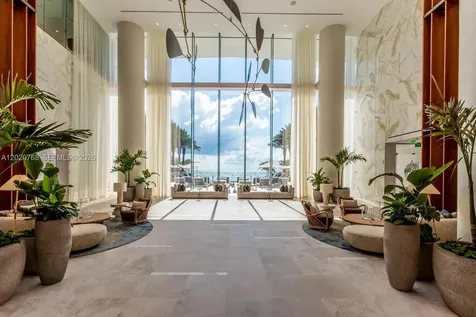 18501 E Collins Sunny Isles Beach FL 33160