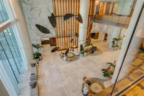 18501 E Collins Sunny Isles Beach FL 33160