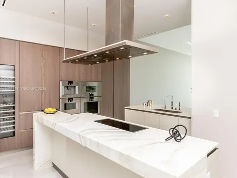 18501 E Collins Sunny Isles Beach FL 33160