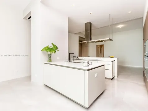 18501 E Collins Sunny Isles Beach FL 33160