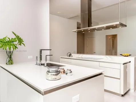 18501 E Collins Sunny Isles Beach FL 33160
