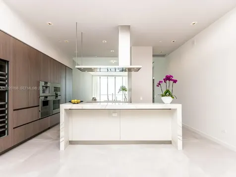 18501 E Collins Sunny Isles Beach FL 33160
