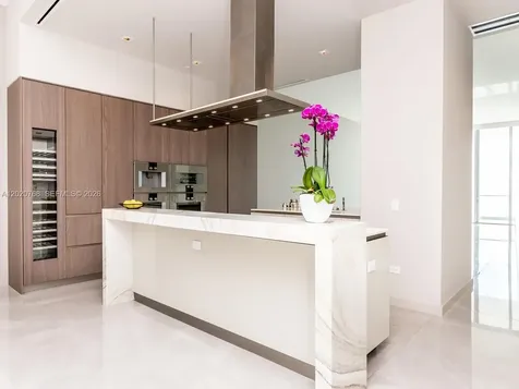 18501 E Collins Sunny Isles Beach FL 33160