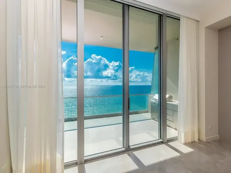 18501 E Collins Sunny Isles Beach FL 33160