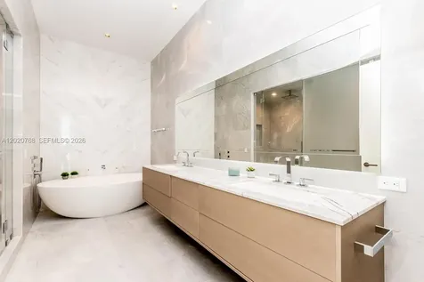 18501 E Collins Sunny Isles Beach FL 33160