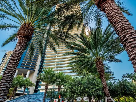 18501 E Collins Sunny Isles Beach FL 33160