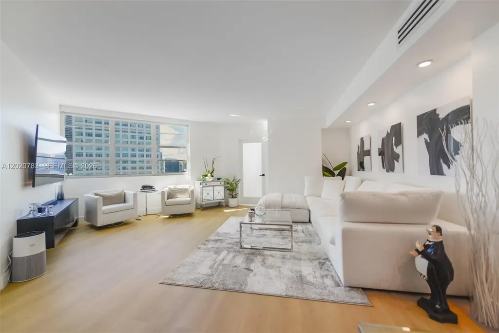 801 Brickell Bay Drive Miami FL 33131