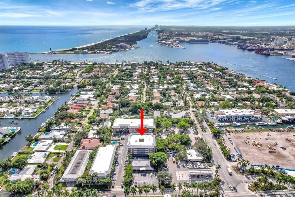 2420 SE 17th Causeway Fort Lauderdale FL 33316