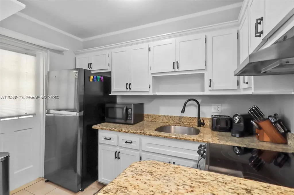 2420 SE 17th Causeway Fort Lauderdale FL 33316