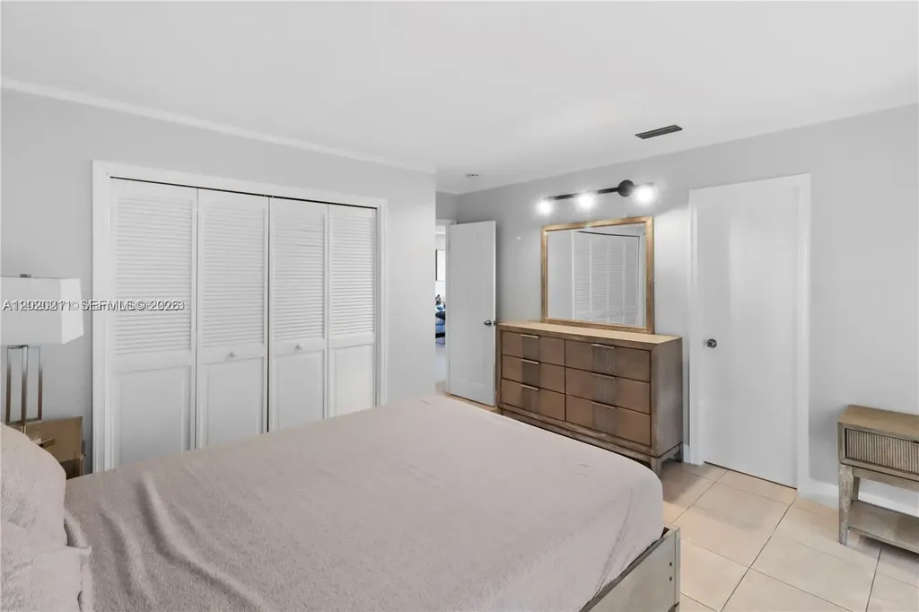 2420 SE 17th Causeway Fort Lauderdale FL 33316