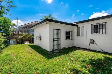 221 NW 32nd Street Miami FL 33127