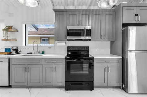 2171 NW 49th Street Miami FL 33142