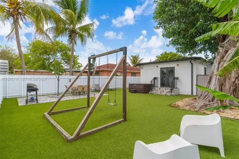 2171 NW 49th Street Miami FL 33142