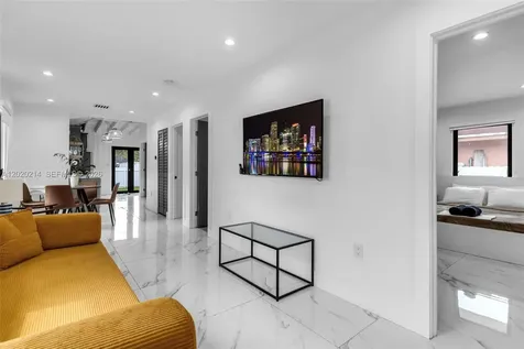 2171 NW 49th Street Miami FL 33142