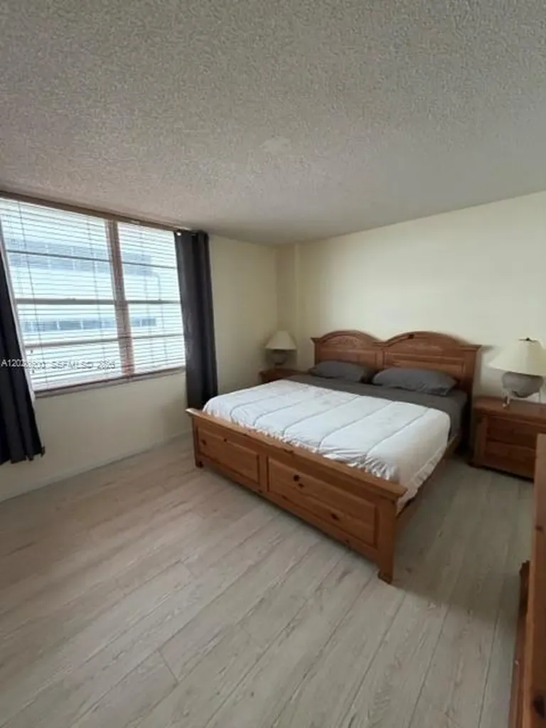 3725 S Ocean Drive Hollywood FL 33019