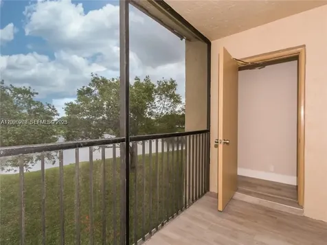436 Lakeview Drive Weston FL 33326