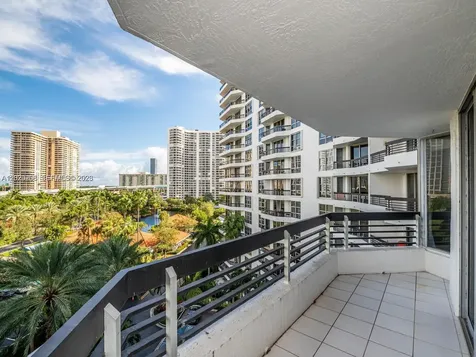 3600 Mystic Pointe Drive Aventura FL 33180