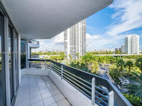 3600 Mystic Pointe Drive Aventura FL 33180