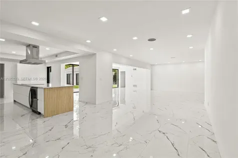112 E 1st Court Miami Beach FL 33139
