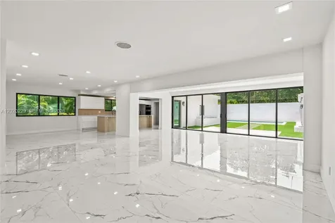 112 E 1st Court Miami Beach FL 33139