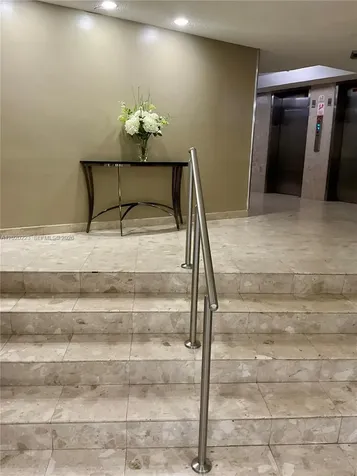 Hallandale Beach FL 33009