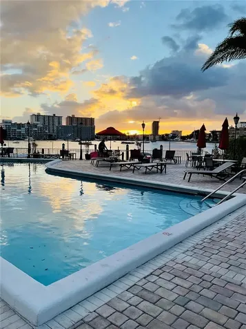 Hallandale Beach FL 33009