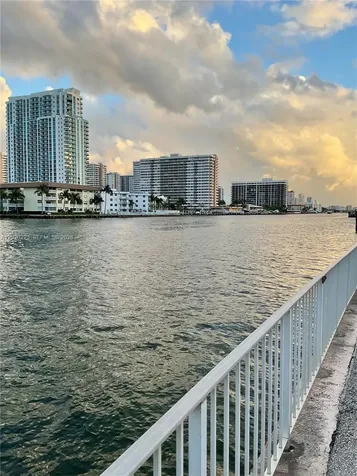 Hallandale Beach FL 33009