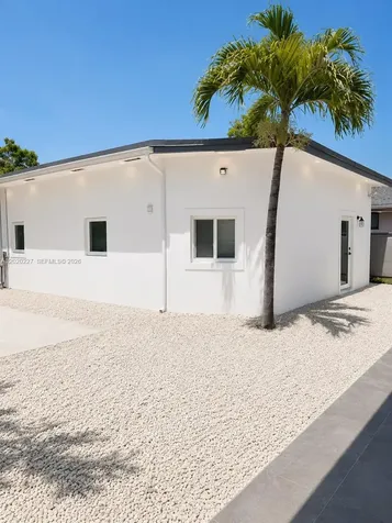 1733 NW 16th Street Miami FL 33125