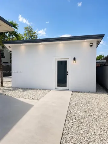 1733 NW 16th Street Miami FL 33125