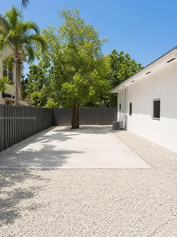 1733 NW 16th Street Miami FL 33125