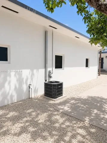 1733 NW 16th Street Miami FL 33125